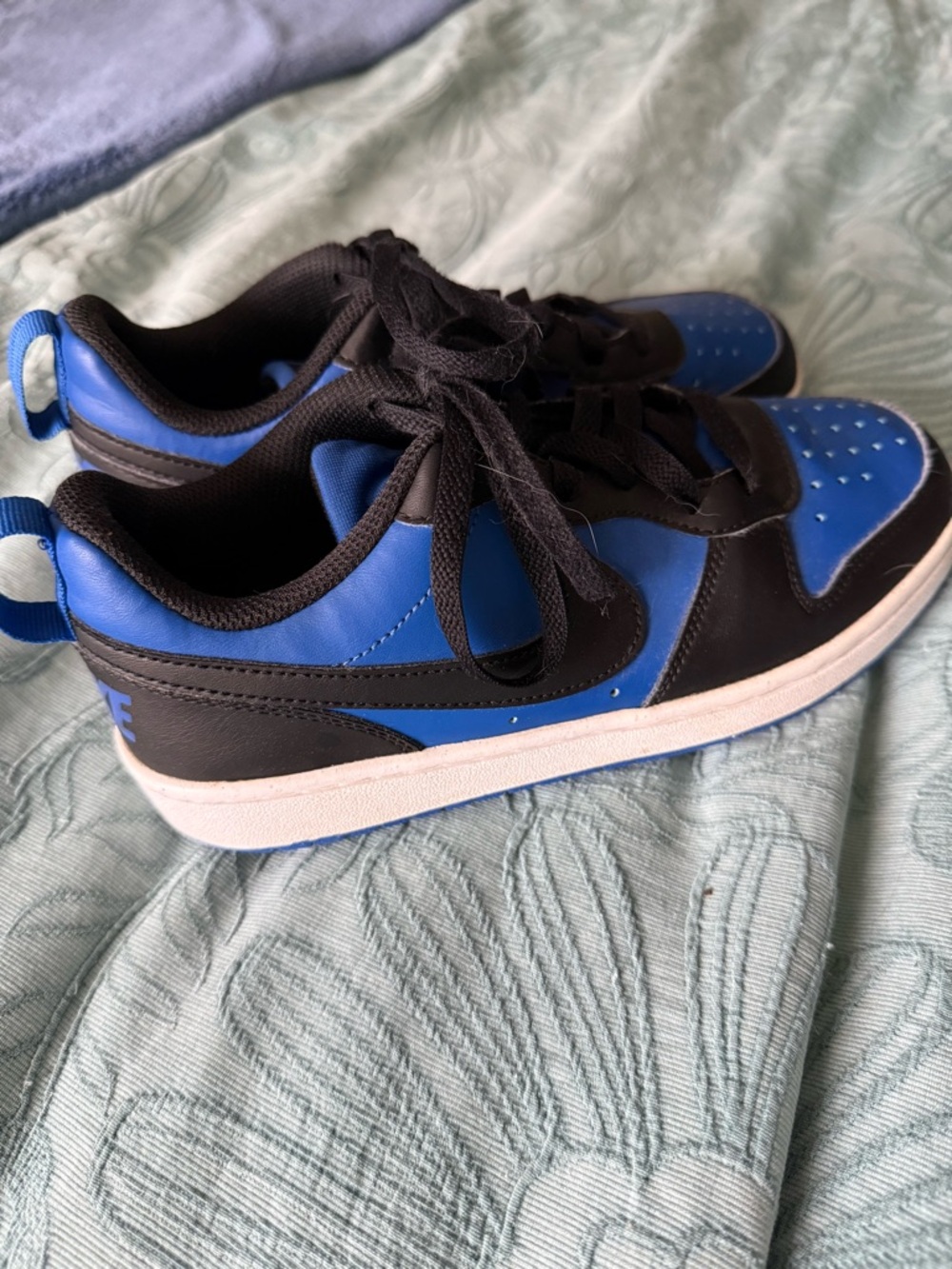 Nike Kids Low-Top Sneakers in Black and Blue